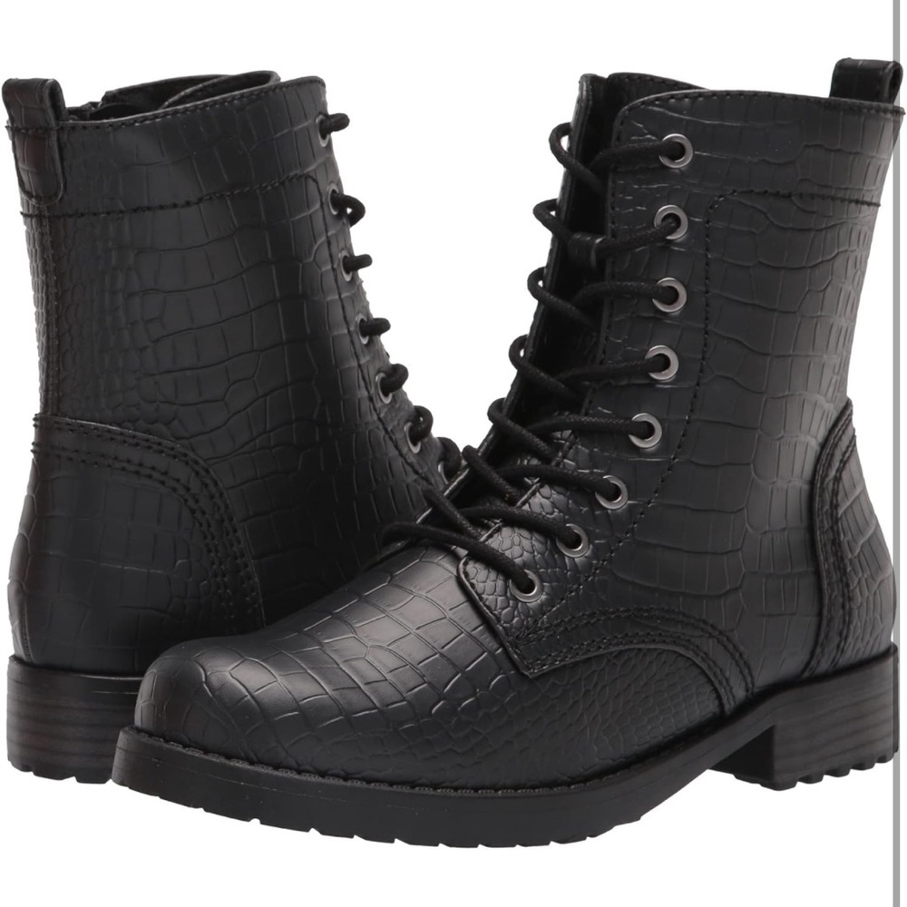 NWOT Amazon Essentials Women's Lace-Up Combat Boot - Discontinued Colors